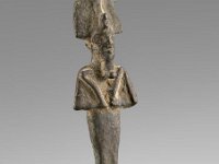 Aeg B 48  Aeg B 48, Spätzeit, Osiris, Bronze, H 8,0 cm, B 2,6 cm, T 2,2 cm : Bestandskatalog Ägypten, Museumsfoto: Claus Cordes